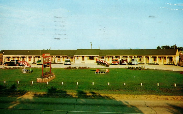 Sunset Lodge (Sunset Motel) - Old Postcard (newer photo)